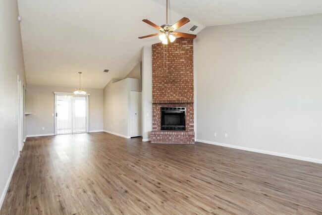 Building Photo - 2690 W Saddle Ranch Pl