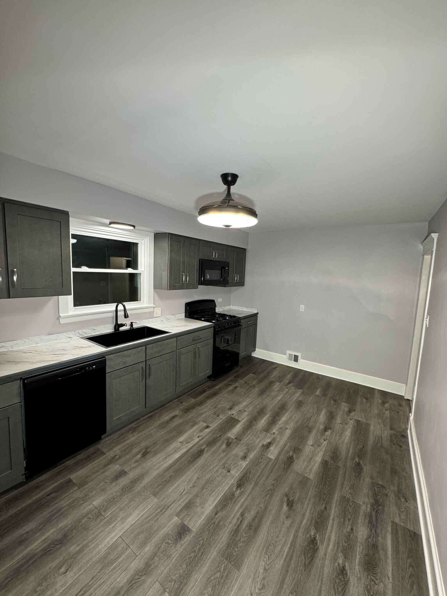 kitchen - 1818 Ashland Ave