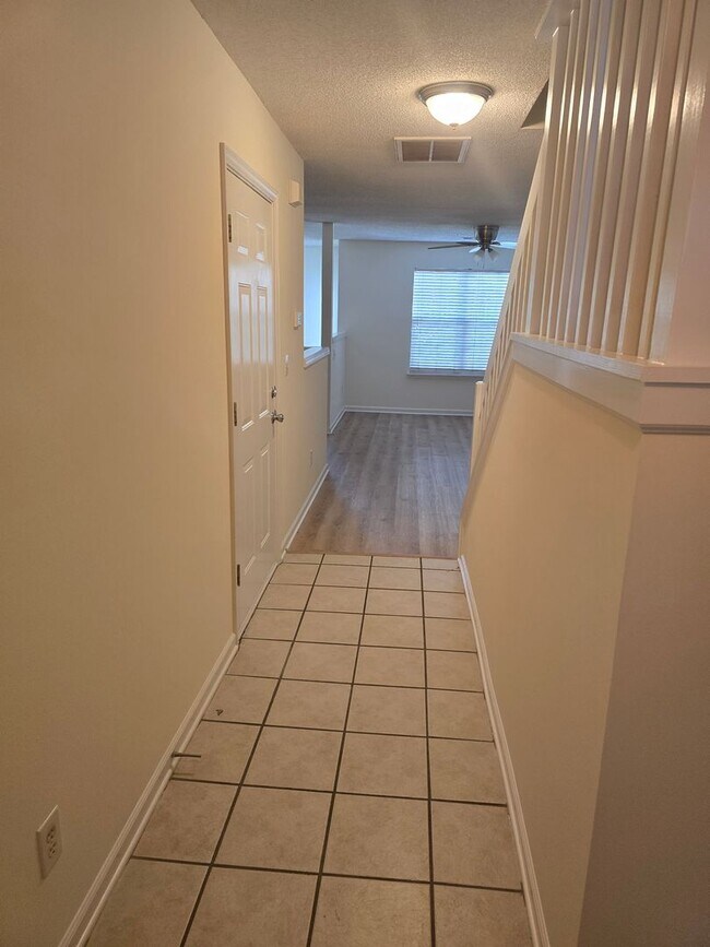 Building Photo - Townhome 2BR/2.5BA Located minutes from UNCC Campus!