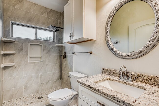 Building Photo - 3502 Longwood Dr