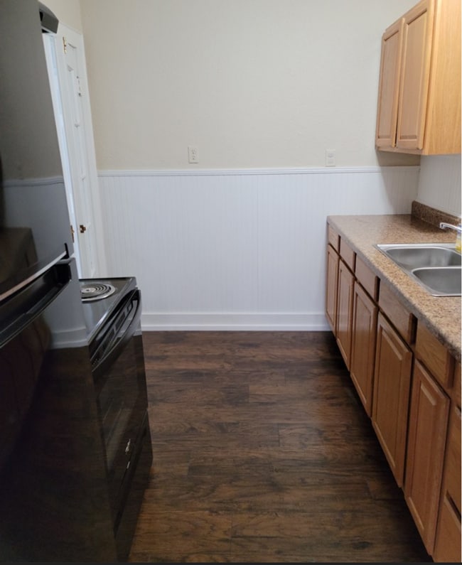 Building Photo - FOR LEASE!!