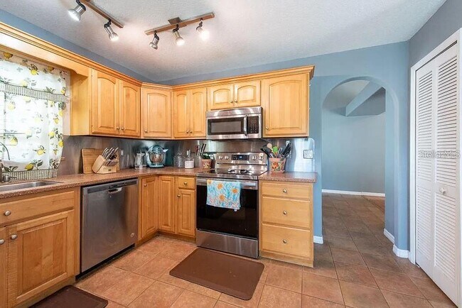 Building Photo - 9415 Pebble Glen Ave