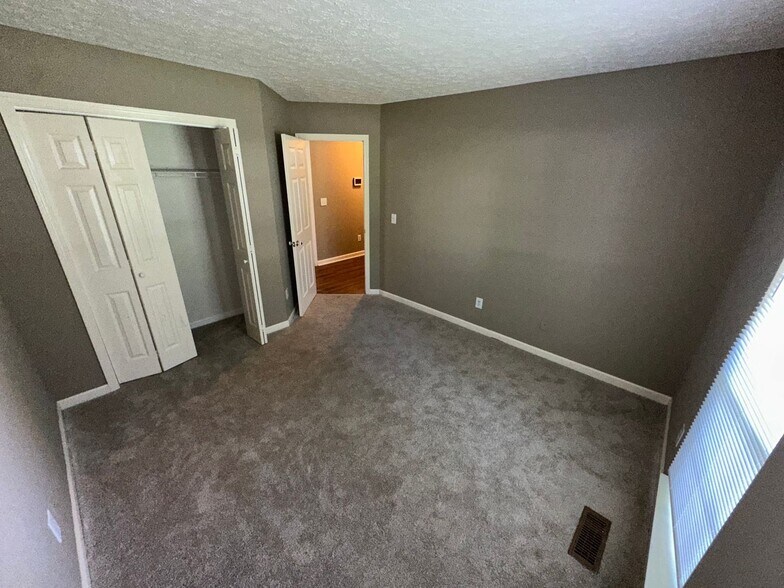 Building Photo - 1409 Aaronwood Dr