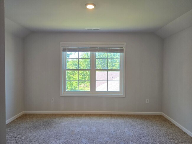 Building Photo - 3 Bedroom / 3 Bath Single Family Home near Brier Creek with 1st floor living!