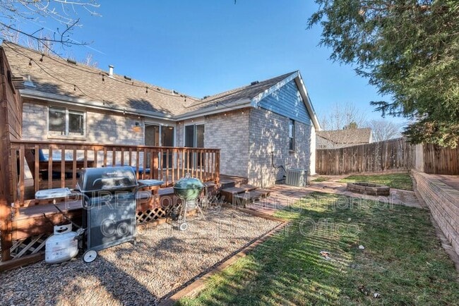 Building Photo - 2866 Fernwood Pl