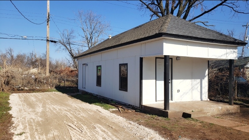 Building Photo - 123 SE 25th St