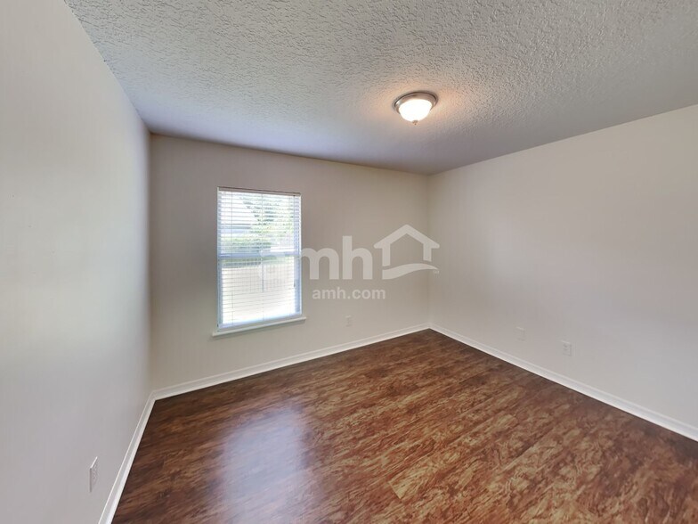 Building Photo - 14138 Devan Lee Dr W