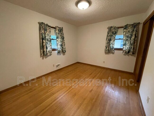 Building Photo - 6240 Jupiter Rd NE