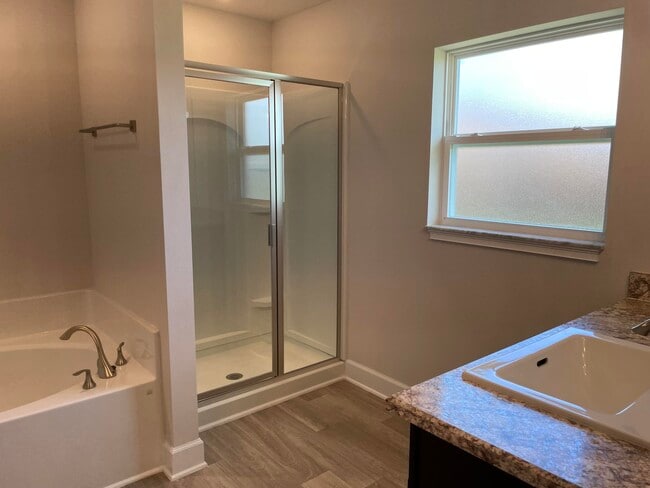 Building Photo - 5236 NW Iredell St