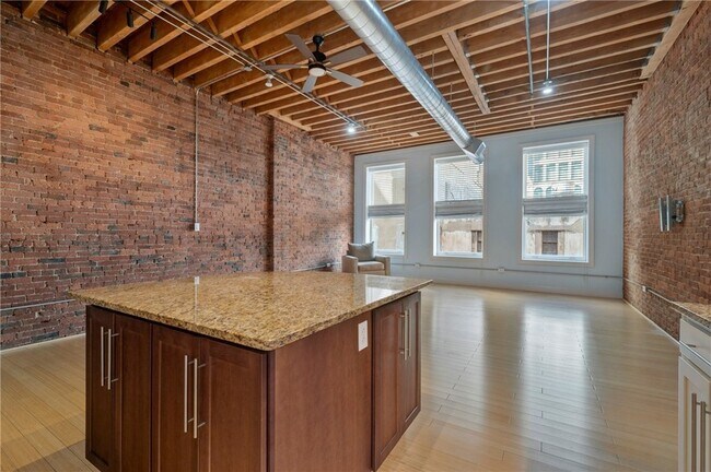 Building Photo - 951 Liberty Ave