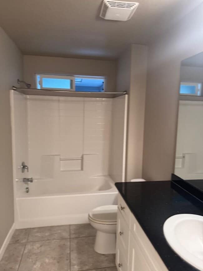 Building Photo - CUSTOM 3 BEDROOM, 2 BATH HOME NEAR SOUTH MEDFORD HIGH SCHOOL