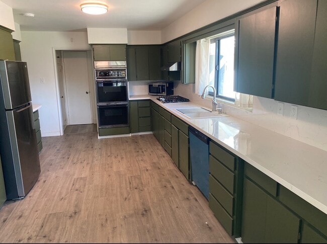 Building Photo - 109 S Park Dr