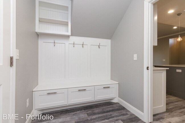 Building Photo - 4 br, 3 bath House - 9405 Kori