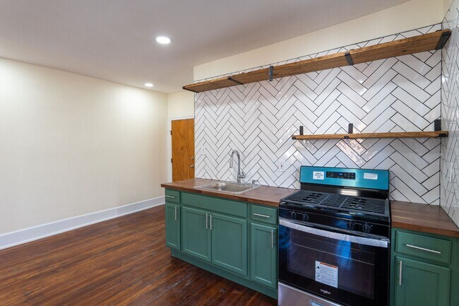 Building Photo - 5003 Pine St