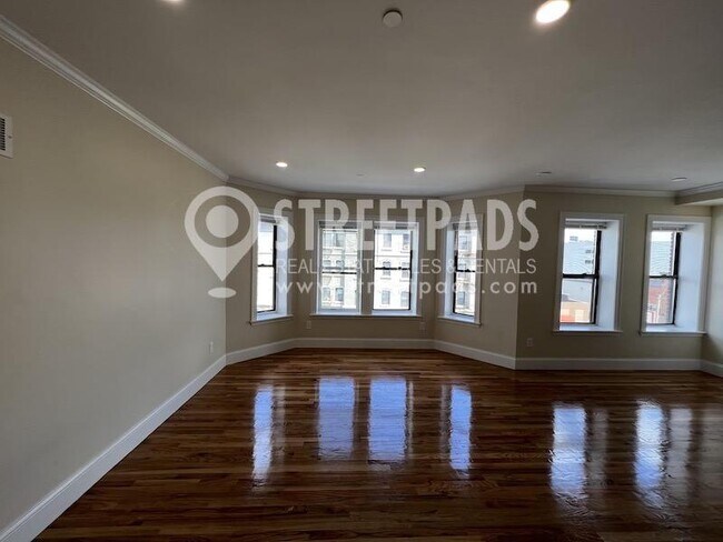Building Photo - 4 bedroom in Boston MA 02134