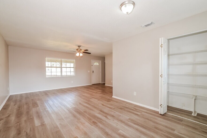 Building Photo - 670 Hibiscus Rd