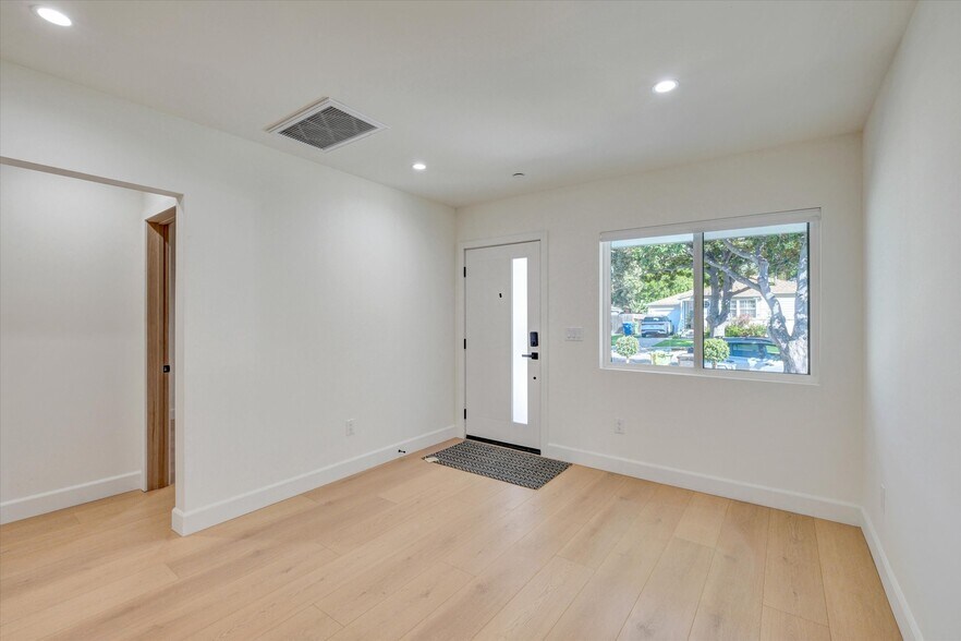 Building Photo - 5348 Thornburn St