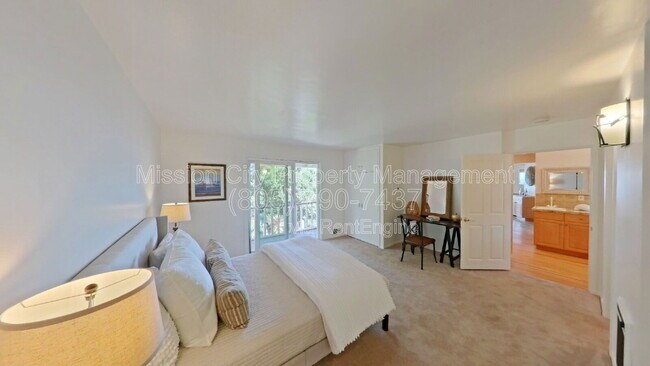 Building Photo - 1227 Viscaino Rd