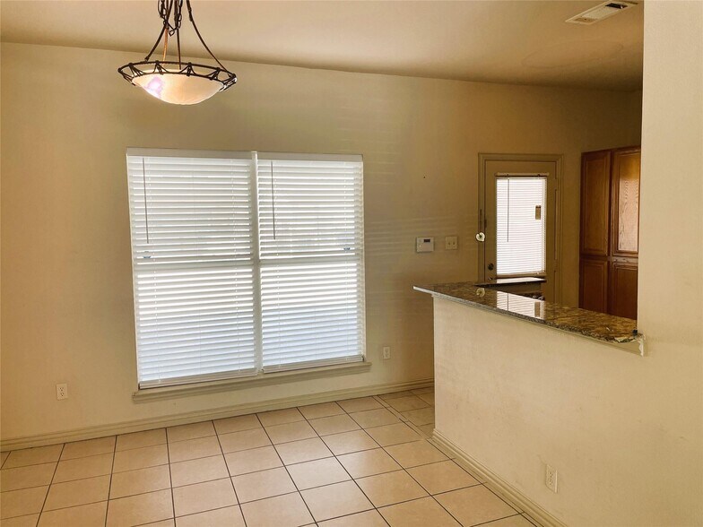 Building Photo - 2320 Calendar Ct