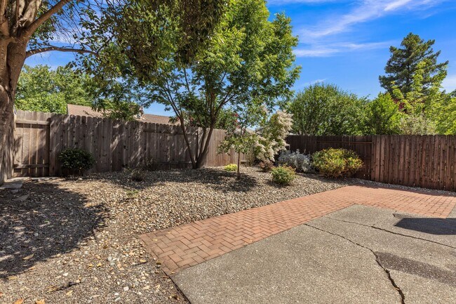 Building Photo - 115 Guaymas Pl