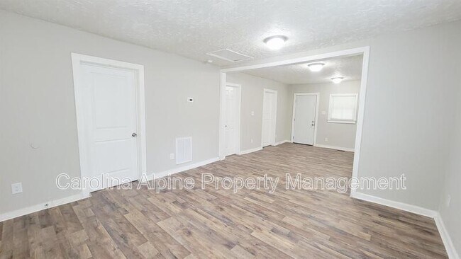 Building Photo - 417 Pine St