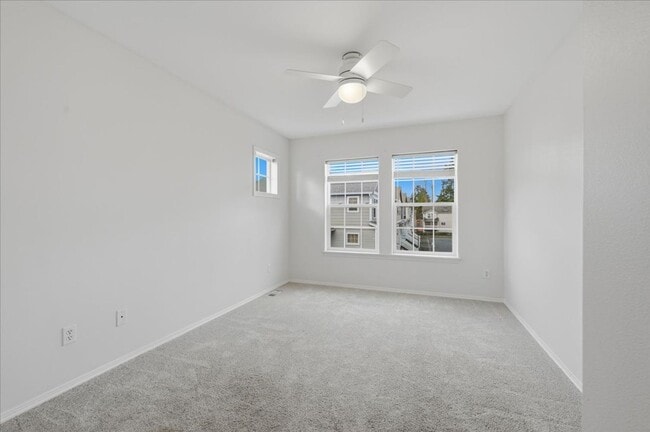 Building Photo - Kent Home