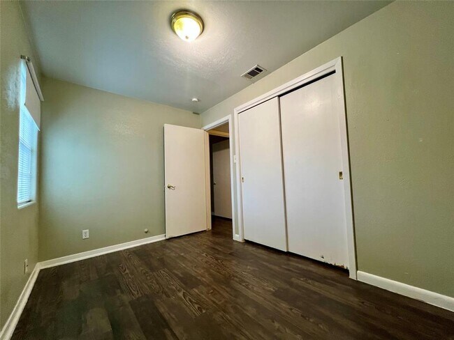 Building Photo - 401 Philco Dr