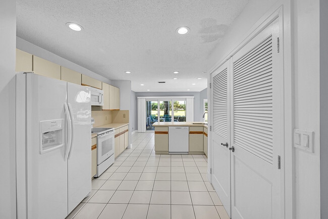 Building Photo - 17094 Boca Club Blvd