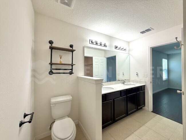 Building Photo - Room to Live, Space to Thrive! Stunning 6BR Home with Solar, Upgrades & Screened Lanai in Macclen...