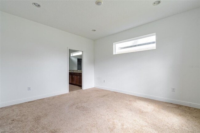 Building Photo - 14815 Milfoil Ave
