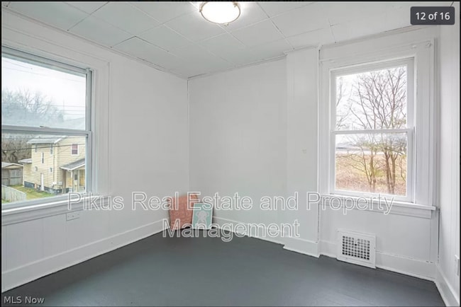 Building Photo - 1033 Chandler Ave