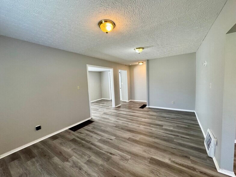 Building Photo - 1591 Bauer Blvd
