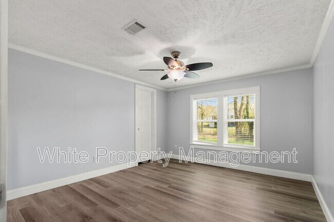 Building Photo - 326 Belton Ave