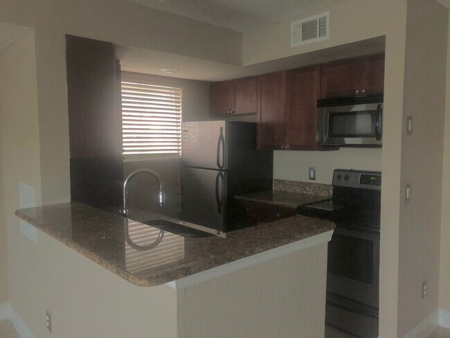 Building Photo - APARTMENT FOR RENT IN THE BEST AREA OF ORLANDO