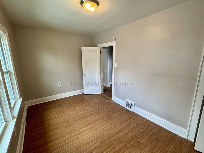 Building Photo - 656 Hammel St