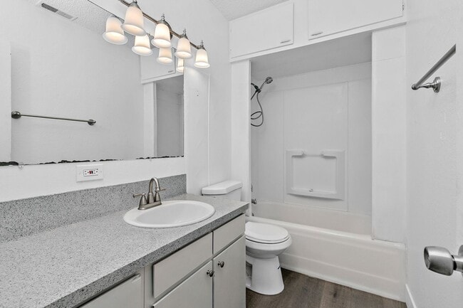 Building Photo - 1 bedroom 1 bathroom upstairs 4 plex unit available 05/18/2026