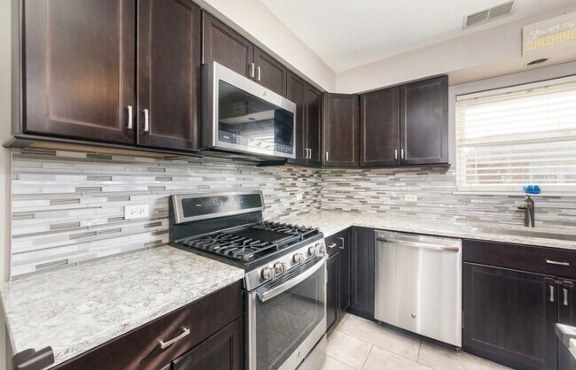 Building Photo - 8735 N Wisner St