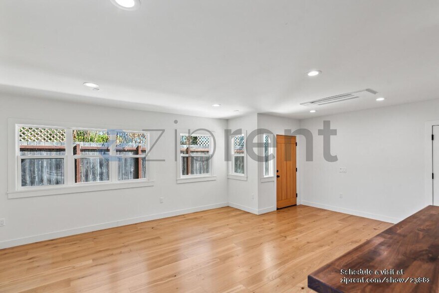 Building Photo - 912 61st St