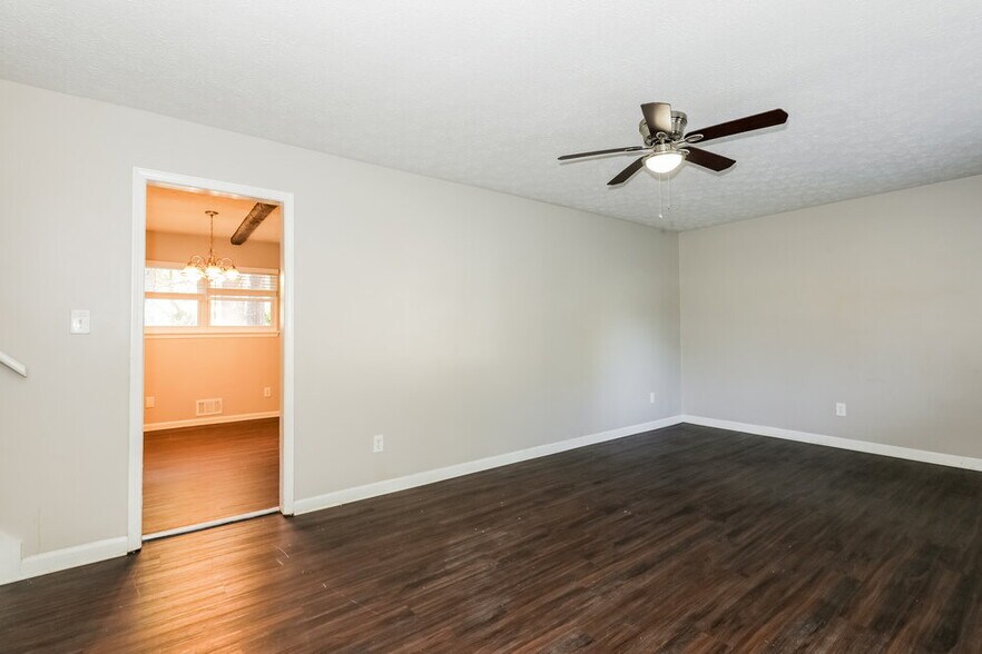 Building Photo - 446 Wexwood Dr