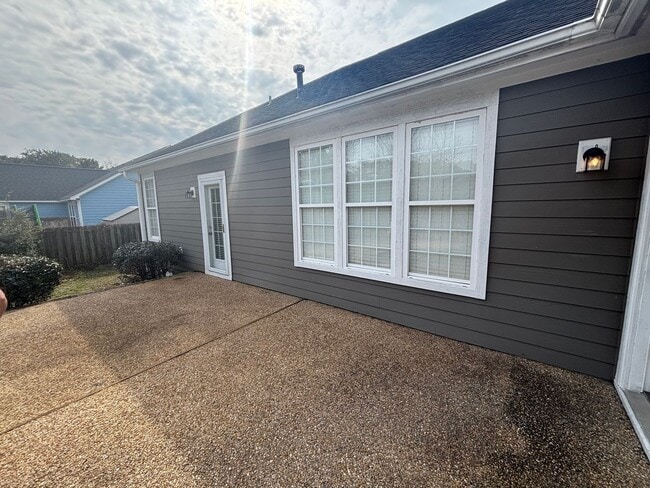 Building Photo - 3 Bed 2 Bath Home on Greenville Loop