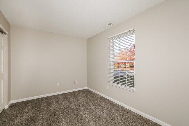 Building Photo - 6667 W Longview Dr