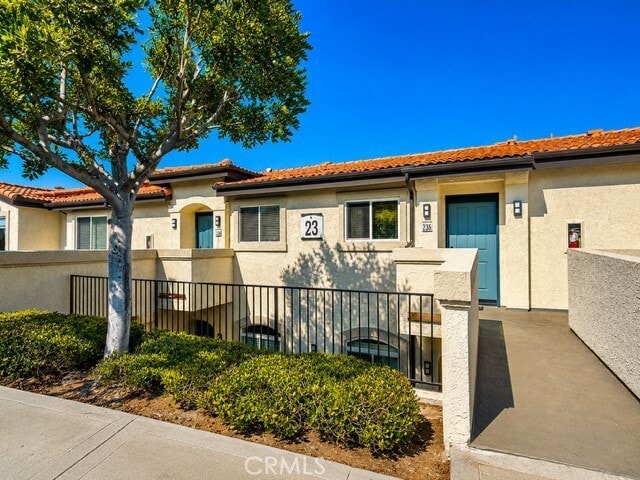 Building Photo - 30902 Club House Dr