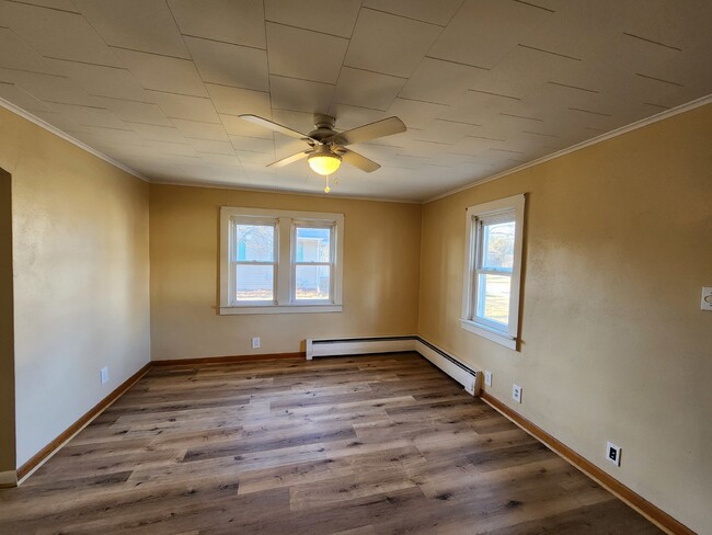 Building Photo - Spacious 2 Bedroom Home $1330/monthly