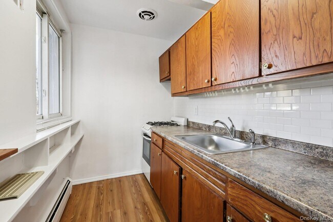 Building Photo - 4 Wyndover Woods Ln