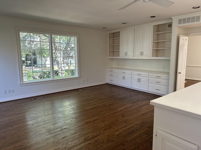 Building Photo - 7022 Deloache Ave