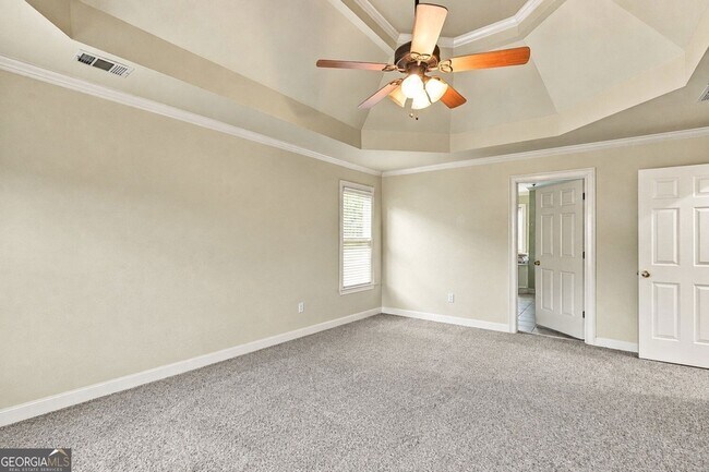 Building Photo - 3535 Claridge Dr NE