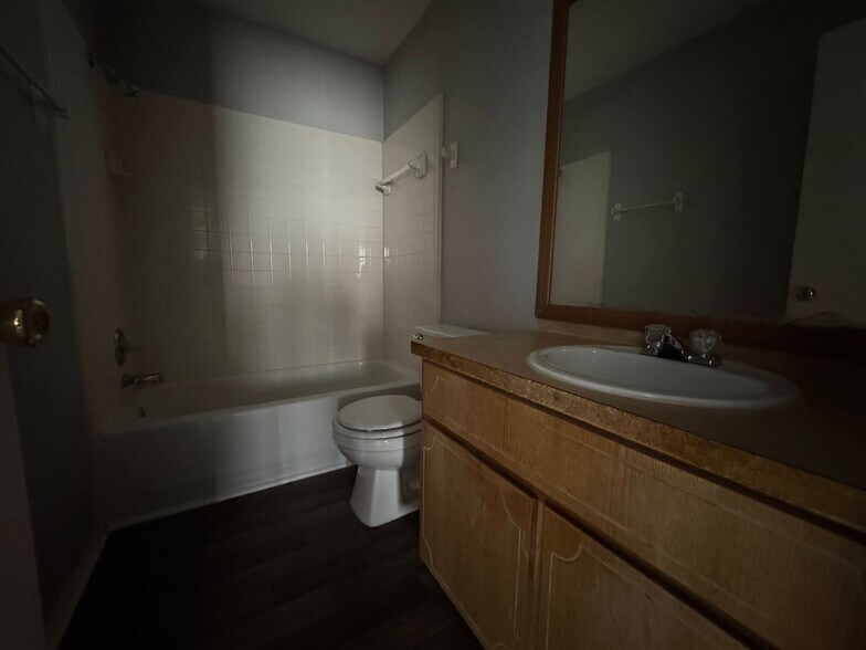 Building Photo - 4001 Doraine Ct