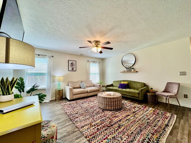 Building Photo - Fully furnished rental home for Corporate housing or insurance stays