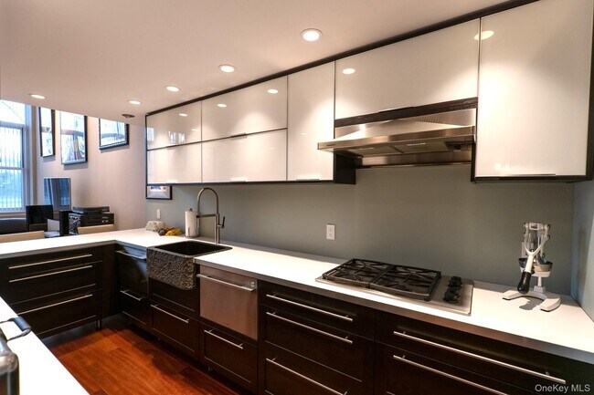 Building Photo - 1 Landmark Sq