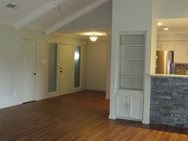 Building Photo - 625 Augusta Dr